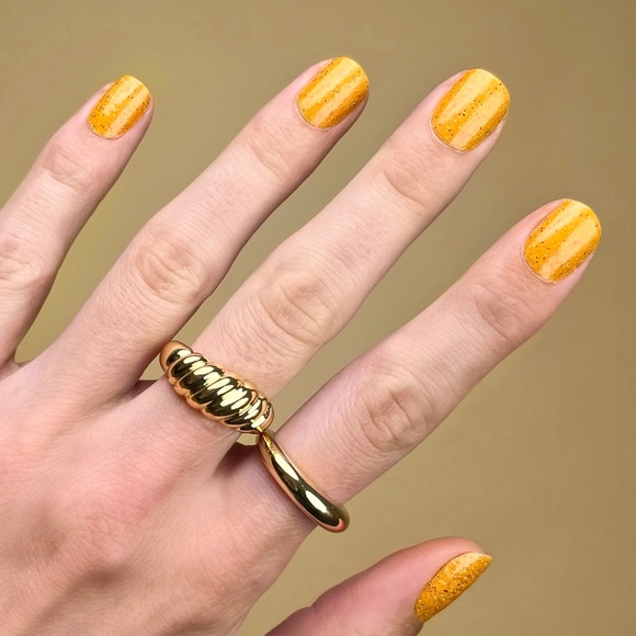 Canary Chic 💅✨ Color STREET NEW Sealed - Long Lasting Nail Polish Strips - Picture 1 of 7